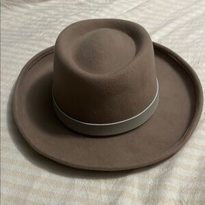 GiGi Pip Taupe Hat with Leather Belt